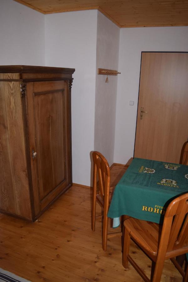 司伦尼克诺膳食公寓 Dobšín 外观 照片